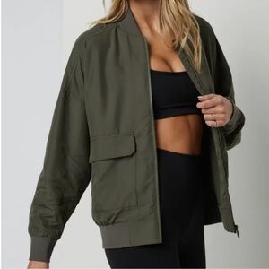 Vuori Capri Bomber jacket in oregano green XS